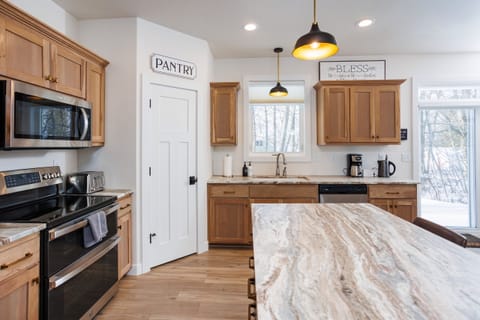 Beautiful island perfect to gather around while prepping meals