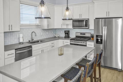 The kitchen offers beautiful granite countertops with stainless appliances and all the kitchen essentials