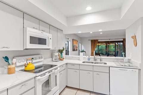 New quartz countertops in the kitchen!