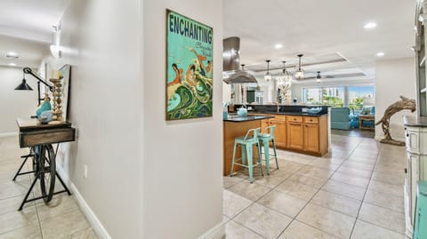 Jeff and Gina Properties - Sun West Palms 202 (SWP202) - Clearwater Beach - 3 Bedroom - 3 Bathroom - Bay Front - Waterfront