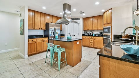 Jeff and Gina Properties - Sun West Palms 202 (SWP202) - Clearwater Beach - 3 Bedroom - 3 Bathroom - Bay Front - Waterfront