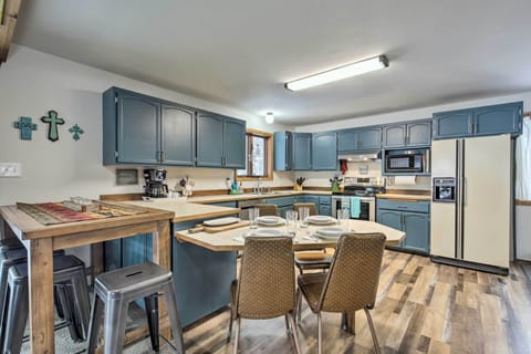 Kitchen | Dishware/Flatware Provided