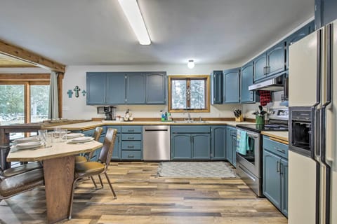 Kitchen | Cooking Basics | Coffee Maker | Paper Towels/Trash Bags Provided