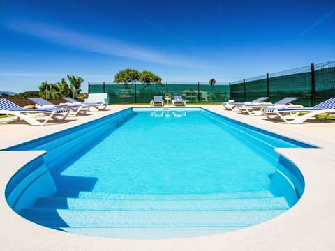 Sky, Swimming Pool, Plant, Building, Shade, Window, Condominium, Urban Design, Outdoor Furniture, Rectangle