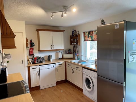 Kitchen - hob, oven, fridge freezer, microwave & coffee machine (not in pic)