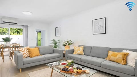 8 on Clarence | Air conditioned | Family living space | WiFi