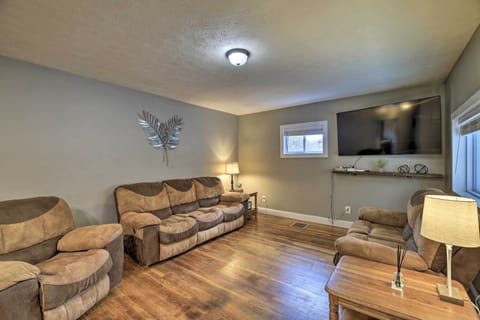 Mullens Vacation Rental | 4BR | 2BA | 960 Sq Ft | 1 Step Required for Access