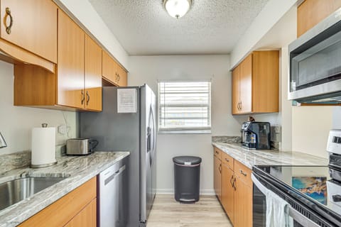 Kitchen | Equipped w/ Cooking Basics