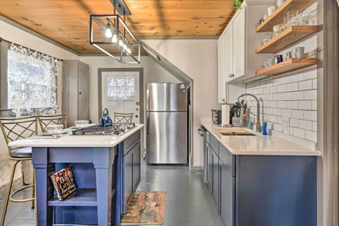 Kitchen | Cooking Basics | Dishware/Flatware | Keurig | Toaster | Water Filter