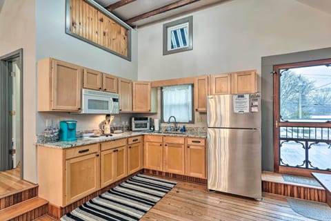 Kitchenette | Cooking Basics | Toaster | Organic Tea & Snacks