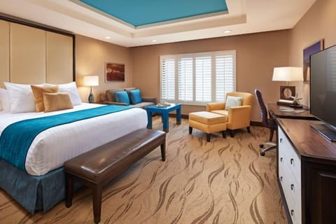 Unit with 1 king bed.