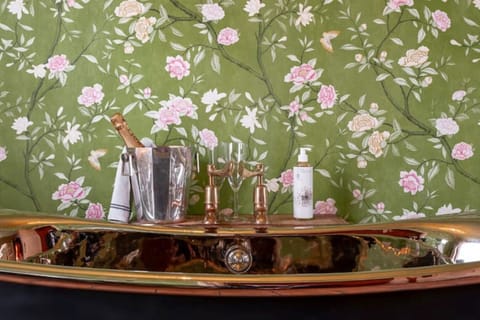 Enjoy bubbles in bubbles! Our beautiful freestanding bath