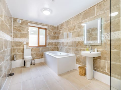 Bathroom | Lime Lodge - Mid Wales Lodges, Llandrindod Wells