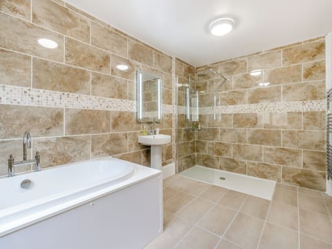 Bathroom | Lime Lodge - Mid Wales Lodges, Llandrindod Wells