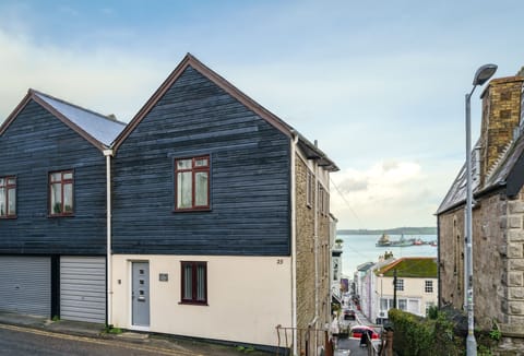 Harbour Steps, Falmouth: In an absolutely perfect place for exploring Falmouth