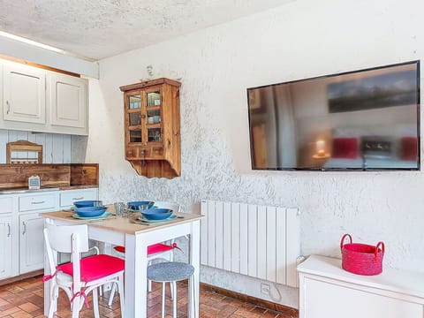 Furniture, Interior Design, Wall, Wood, Room, Flooring, Cabinetry, Floor, Major Appliance, Ceiling