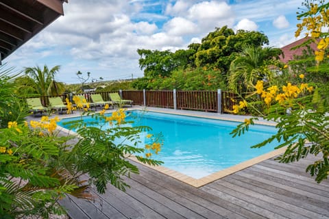 Large wraparound deck to fit your whole family!