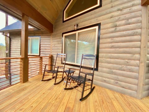 Sitting space in front porch