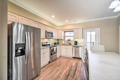 Kitchen | Equipped w/ Cooking Essentials