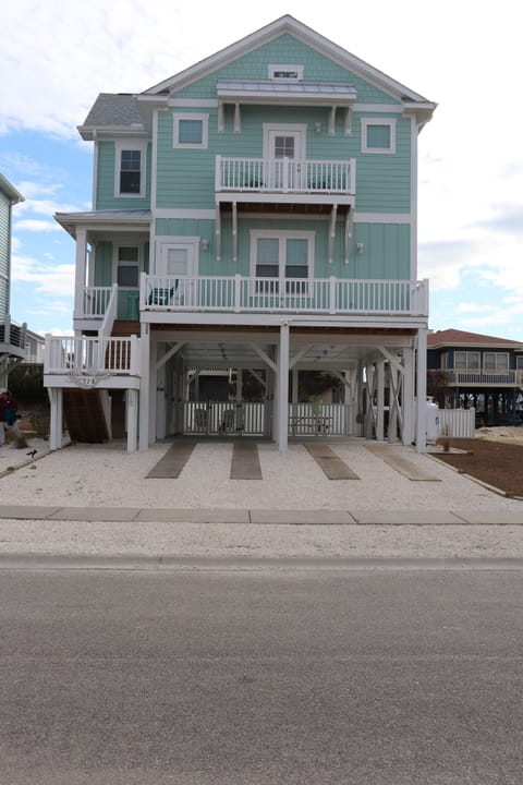 Gorgeous Beach Cottage just steps away from the beach