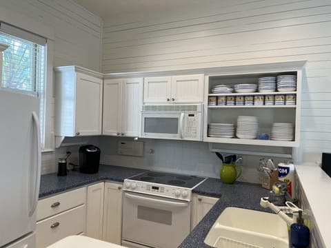 Full Kitchen with details that will please any chef! 