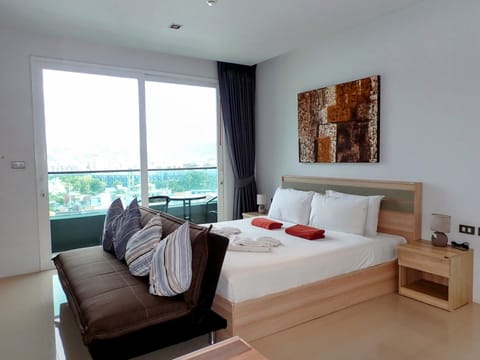 Bright Patong sea view studio - quiet spot, pool (14935)