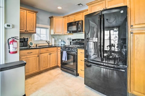 Kitchen | Cooking Basics | Spices | Ice Maker