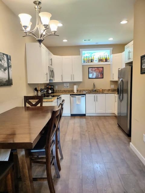 Kitchen and kitchen Table with Seating for 6
