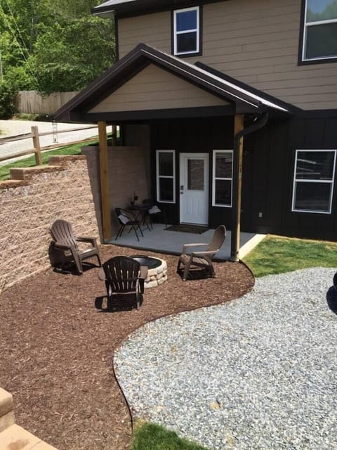 Covered Porch and Firepit Area