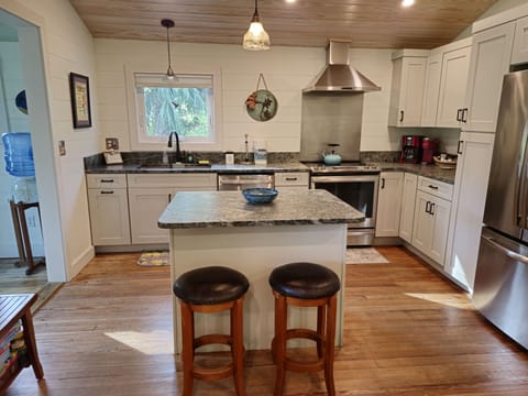Fully equipped kitchen with island
