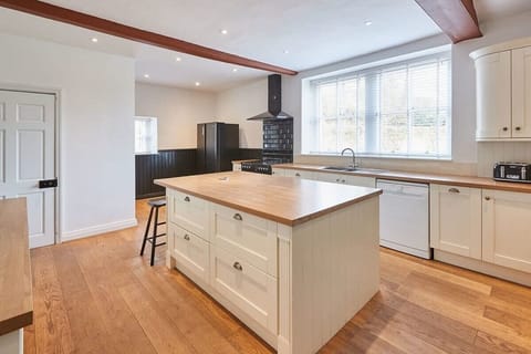 Silton Hall, Nether Silton - Host & Stay