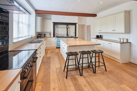 Silton Hall, Nether Silton - Host & Stay