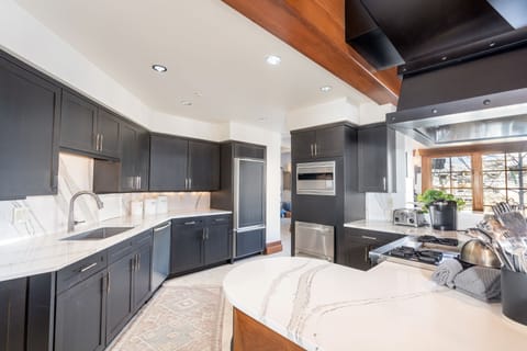 4.1-plaza-tower-mountain-village-kitchen2