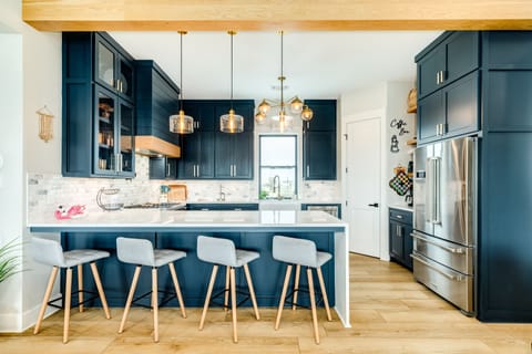 Breakfast bar seating for 4