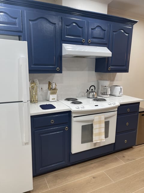 Electric stove / oven, fridge, toaster, coffee maker