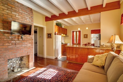 Houma Vacation Rental | 2BR | 2BA | 3 Stairs to Access | 1,200 Sq Ft