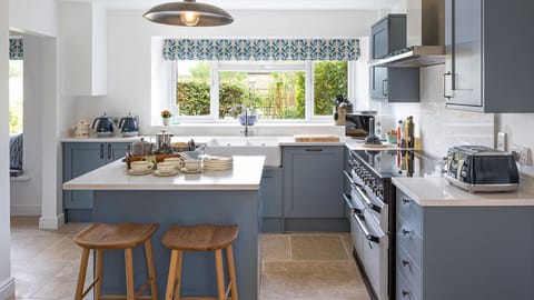 Kitchen, Banbury Hill Farmhouse, Bolthole Retreats