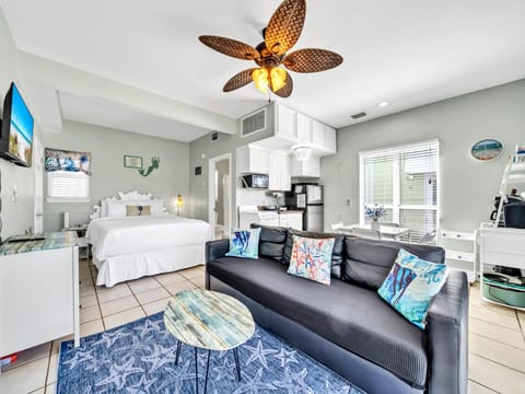 Queen bed, sofa folds down into a bed, kitchen, dining area, flat screen tv, bth