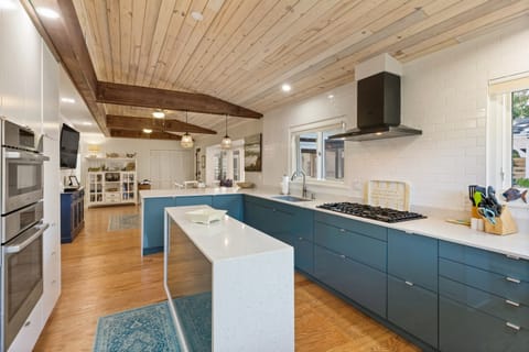 Well stocked kitchen!