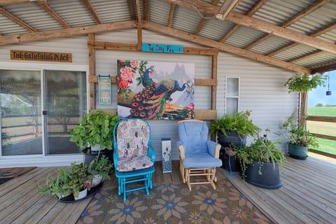 NICE DECK FOR GATHERING