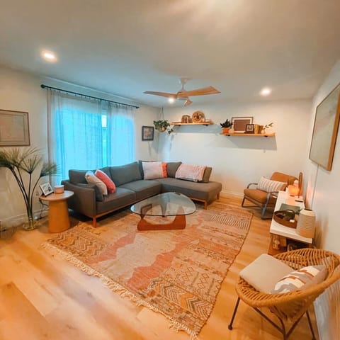 Renovated Spacious Townhome with Frame TV's and lots of room to relax