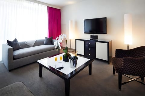 Stretch out after exploring with drinks in the stylish lounge.