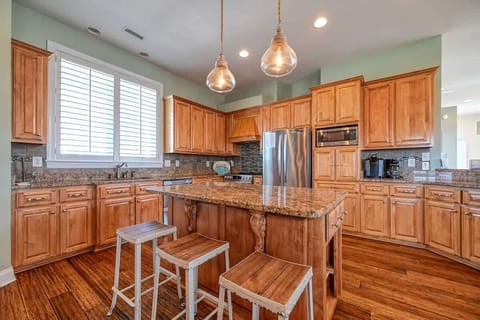 Kitchen Island with seating for 3