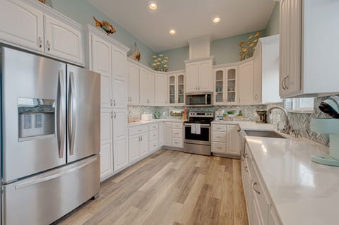 Kitchen - Modern kitchen with stainless steel appliances