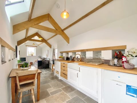Kitchen area | The Chicken Shed, Cold Ashton, near Bath