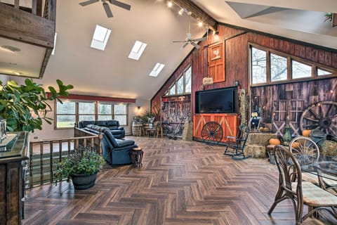 Bartlett Vacation Rental | 4BR | 2BA | Stairs Required | 3,100 Sq Ft