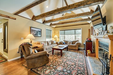 West Dover Vacation Rental | 6BR | 3BA | Steps Required | 4,356 Sq Ft