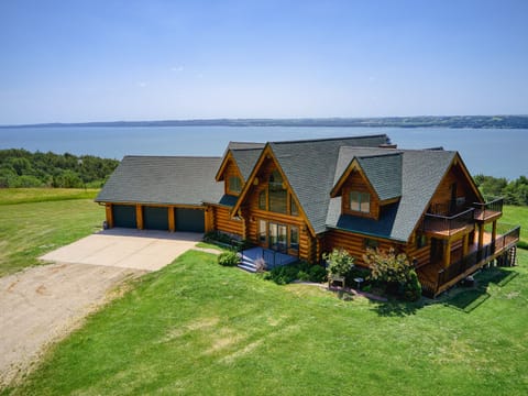 Lake views from all 3 levels, come enjoy this spectacular log house on the lake.