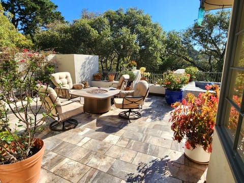 deluxe firetable  on deck overlooking canyon