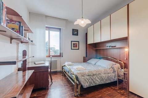 Spacious 130mq apartment that comfortably accommodates 4 people, being equipped with two duble bedrooms, two bathrooms and all the comforts for a pleasant stay. The accommodation is located in a prestigious area of ​​Pesaro, in the immediate vicinity Apartment in Pesaro